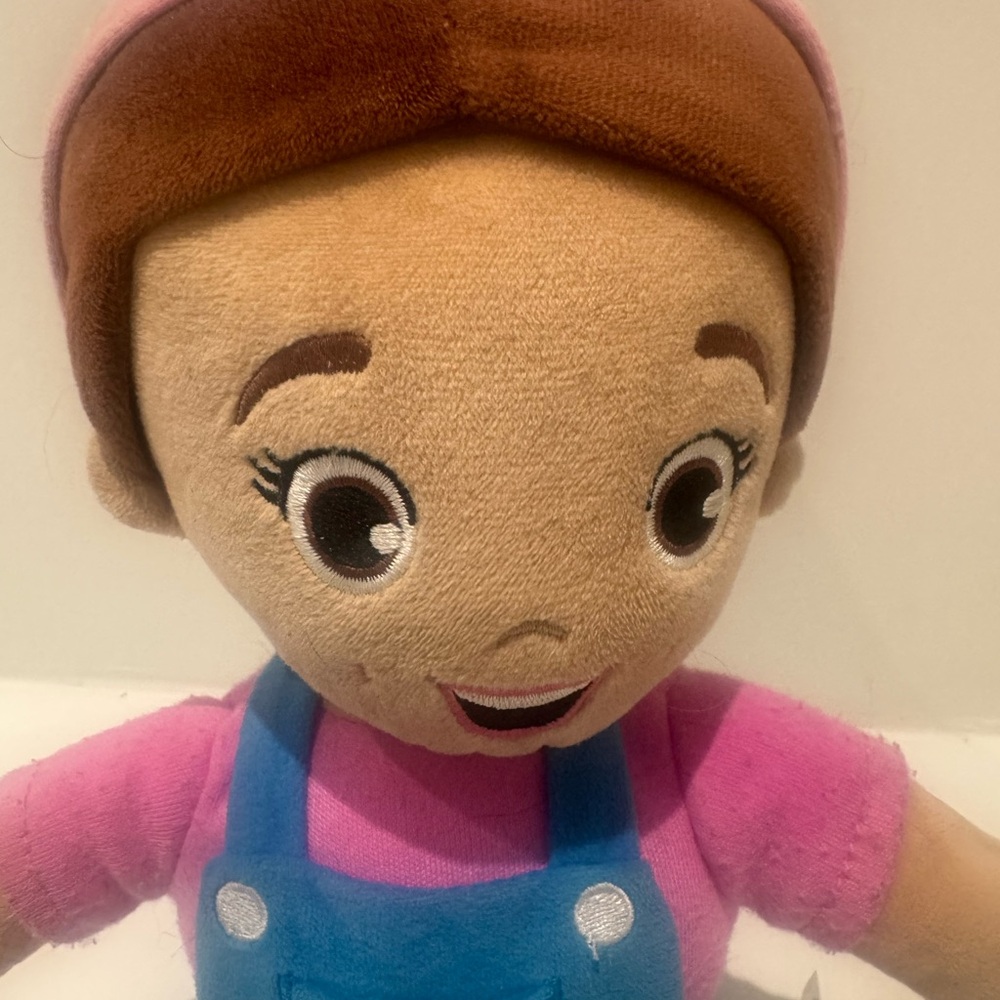 Ms. Rachel interactive speak and sing plush doll, works great. No box